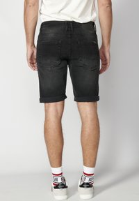 Koroshi BERMUDA COWBOY STRECTH REGULAR FIT  - Kratke hlače od trapera - denim black denim