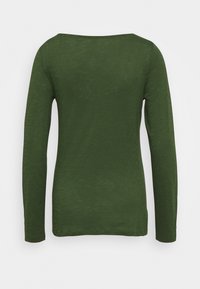 Dunkelgrünes Langarmshirt flach von hinten präsentiert, mit einem einfachen runden Halsausschnitt und einer glatten Stoffoberfläche.