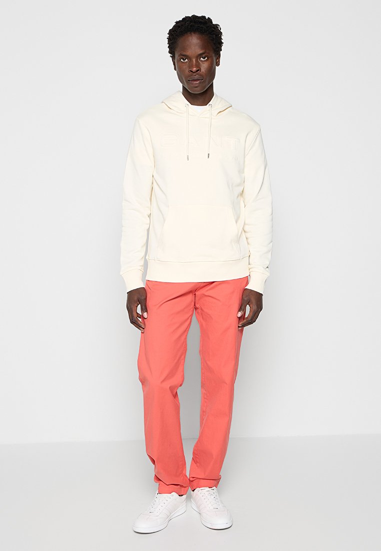 REGULAR FIT