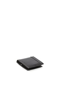 Portefeuille en cuir noir au design épuré, doté d'un rabat et de plusieurs fentes pour cartes. Texture lisse et détails de couture subtils.