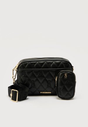 Melna kvadrātota pleca soma un maza soma ar zelta rāvējslēdzējiem un "Steve Madden" logotipu, noņemama regulējama melna siksna.