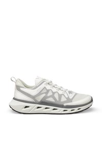 Bela in siva športna superga z prezračevalnimi mrežastimi stranmi, oblazinjenim podplatom s podrobnostmi izrezov, vezalkami za zavezovanje in zanke za lažje obuvanje na peti.