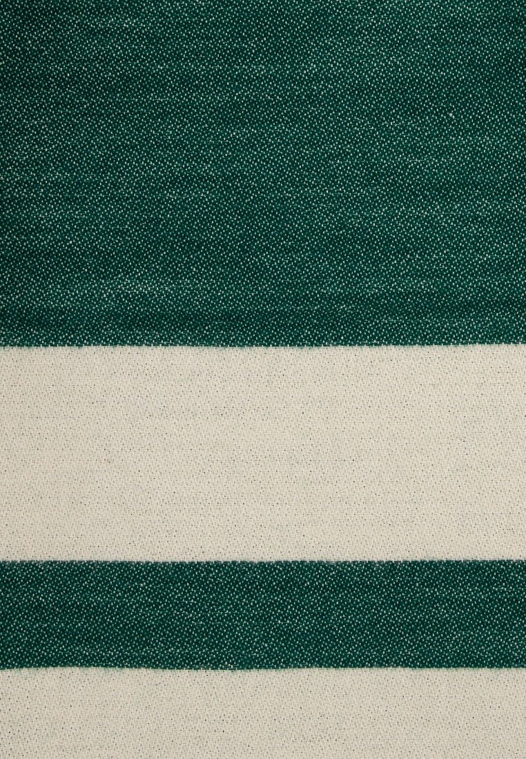 Gestreifter Stoff in Dunkelgrün und Creme; mit einem strukturierten Gewebe, das zwei dicke grüne Streifen und einen cremefarbenen Streifen aufweist.