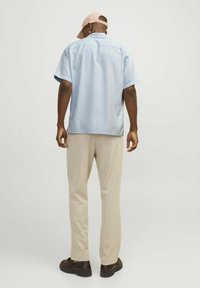 Jack & Jones JPRCCAARON RESORT - Shirt - skyway