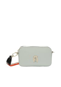 Borsa a tracolla rettangolare in pelle verde chiaro con un accento in oro del logo. Presenta una tracolla regolabile nera e arancione e una chiusura con zip.