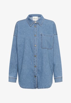 Lichtblauwe denim overhemd met kraag, knoopsluiting en een enkele borstzak. Bevat lange mouwen en een ronde onderkant.