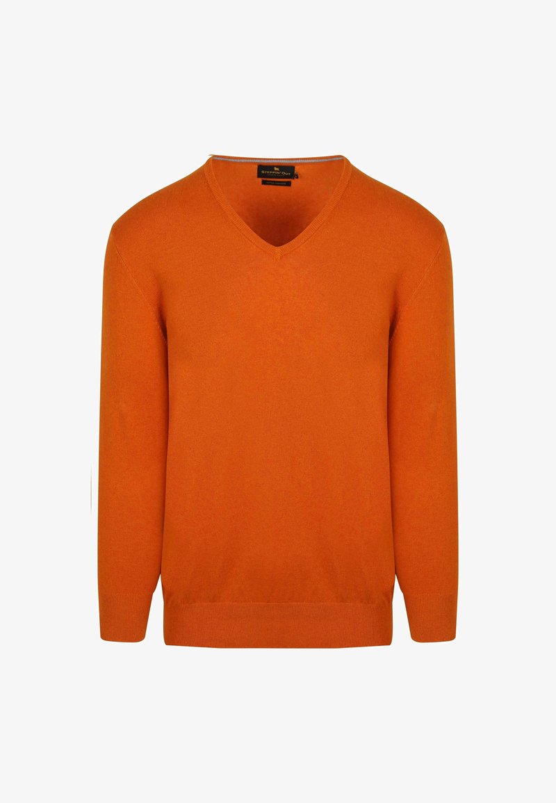 Oranger V-Ausschnitt-Pullover aus weichem Material, mit langen Ärmeln und schmaler Taille. Glatte Textur ohne auffällige Muster oder Akzente.