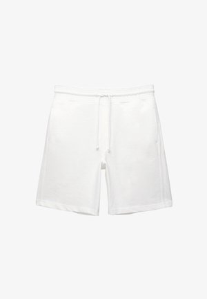 Witte sportieve shorts met een verstelbare tailleband, gemaakt van zachte stof, voorzien van zijzakken en een subtiele gestikte logodetail.