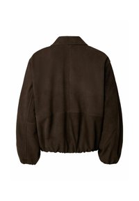 Veste bomber en daim brun foncé avec ourlet et poignets élastiqués, vue de dos, avec un col simple et des coutures nettes.