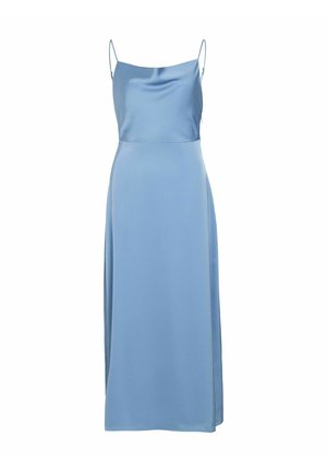 Vestido de satén azul claro, tipo slip, con tirantes ajustables. Presenta una textura suave y un diseño recto de largo hasta el tobillo.