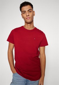 Tommy Jeans SLIM TEE - T-shirt - bas - magma red