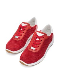 Rote Sportschuhe mit einem strukturierten Mesh-Oberteil und glatten Lederakzenten. Ausgestattet mit runden Schnürsenkeln, einer weißen Zwischensohle und einer Sohle aus Naturgummi.