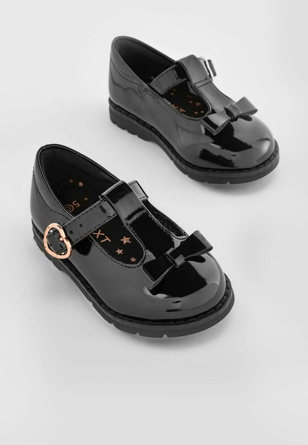 SCHOOL JUNIOR BOW WIDE FIT – Riemchenballerina