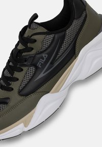 Fila RECADE - Sneakers - olive night castlerock