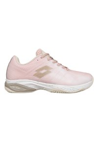 Scarpa sportiva rosa chiaro con un design testurizzato, suola intermedia bianca, logo dorato di lato e colletto imbottito per il comfort.