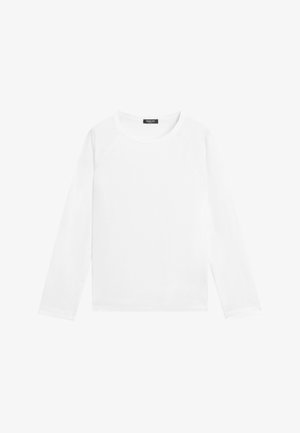 Schlichtes weißes Langarmshirt mit Rundhalsausschnitt und einem kleinen schwarzen Markenetikett im Kragen, auf weißem Hintergrund präsentiert.