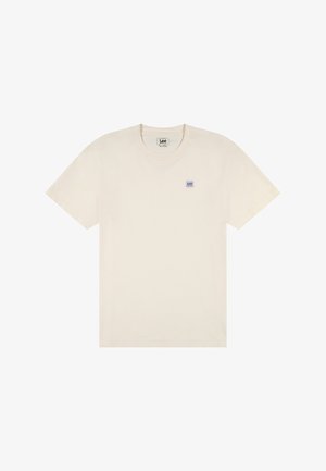 T-shirt beige a maniche corte con scollo rotondo e piccolo patch quadrato blu con logo Lee sul petto a sinistra.