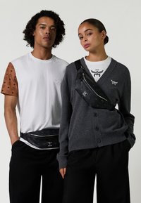 Non selezionato, black