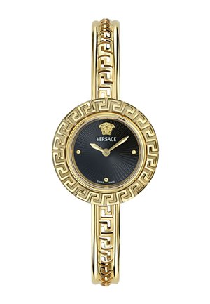 Guldfarvet Versace armbåndsur med sort urskive, Medusa-logo, græsk nøglemønster på kransen og armbåndet, der viser klokken 10:10.