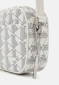 Lacoste DAILY LIFESTYLE SEASONAL - Borsa a tracolla - white