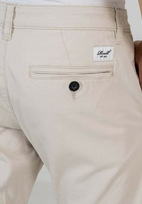 Reell FLEX TAPERED - Pantalones chinos - oatmeal