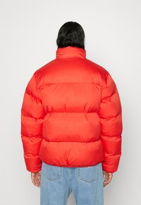 Nike Sportswear CLUB PUFFER - Jachetă de iarnă - university red/white