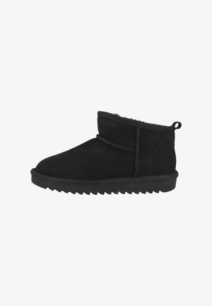 Schwarze Wildleder-Ankle Boots mit runder Zehenform, Fleece-Futter und genähten Akzenten, ausgestattet mit einer strukturierten Gummisohle mit Zickzack-Muster.