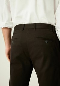 Next REGULAR FIT STRAIGHT LEG STRETCH - Chino - brown