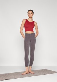 ONLY Play ONPJAIA LIFE SEAM SHORT - Top - sun-dried tomato