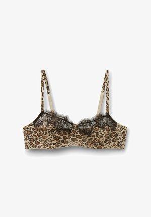 Beha met luipaardprint, zwarte kanten rand en verstelbare dunne bandjes op een witte achtergrond.