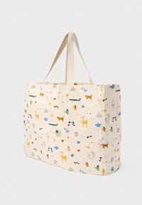 Tote bag van stof in crème kleur, met een speels patroon van verschillende dieren, objecten en natuur elementen. Stevige handvatten.