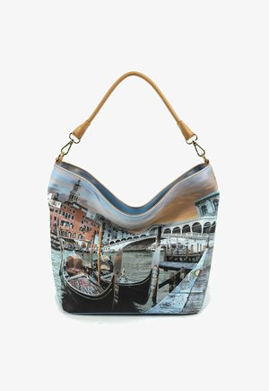 Borsa hobo con un design scenico stampato di gondole e un canale. Realizzata in materiale testurizzato, con una tracolla beige e un rivestimento blu.