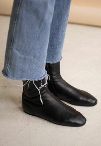 BALAGAN REGEL - Botines bajos - black
