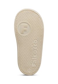 Sole beige delle scarpe con motivo a zigzag, grande "F" in cerchio vicino al tallone, nome del marchio "Falckotto" e taglia "19" nell'area delle dita.