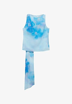 Ljusblå ärmlös blus med blommönster, med asymmetrisk fåll och draperad sidoknytning. Tillverkad av ett mjukt, flödande tyg.