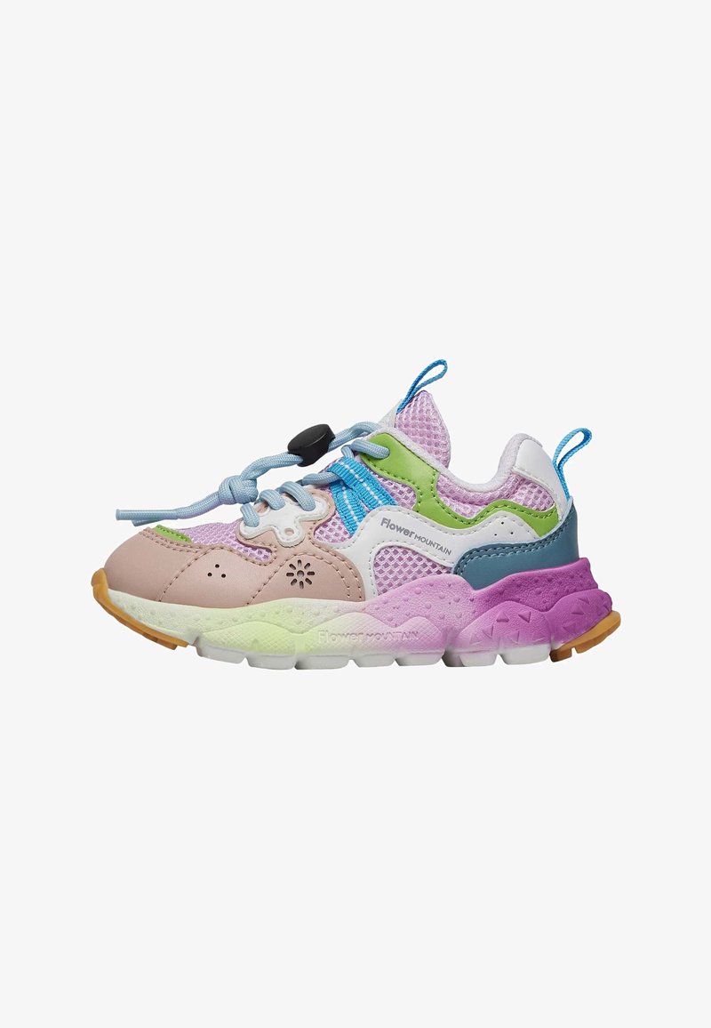 Bunte Sneaker aus Mesh- und Lederstoffen in den Farben Rosa, Grün und Blau. Robuste Sohle mit strukturierten Akzenten.