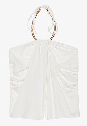 Hvit ermeløs topp med drapert stoff, en innsnørt halterneck og detaljer i gulltone. Myk tekstur og lett, flytende design.