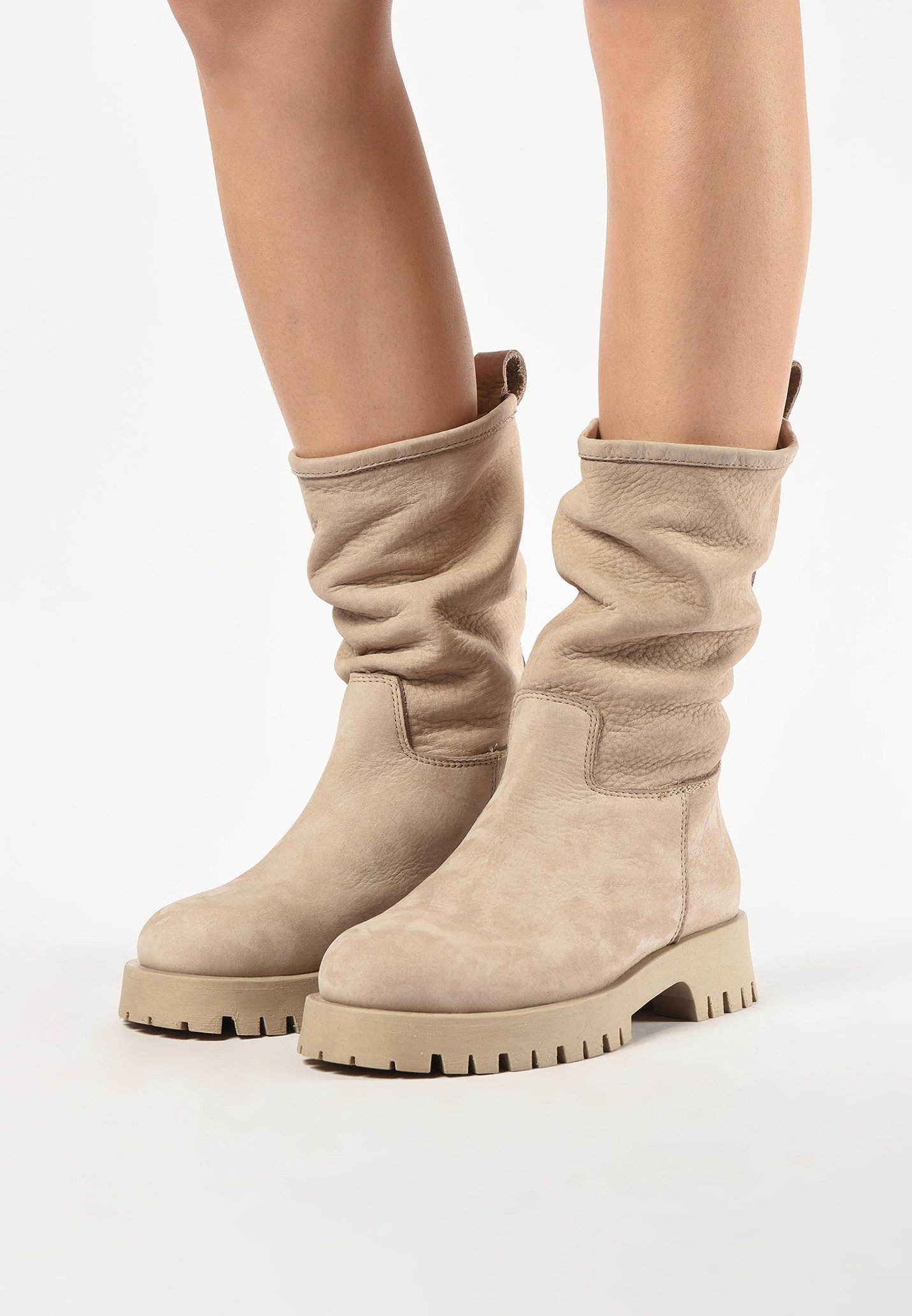Inuovo Enkellaarsjes met plateauzool - beige/zilverkleurig - Zalando.nl