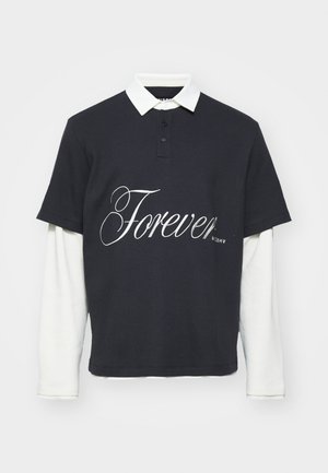 Námornícky polokošeľa s krátkym rukávom a bielym golierom, so výraznou grafikou "Forever" v bielej farbe. Spodná vrstva je dlhý rukáv v bielej farbe.