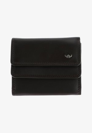 Portefeuille en cuir noir avec fermeture à rabat et petit emblème argenté dans le coin supérieur droit, présentant des bords cousus et une texture lisse.