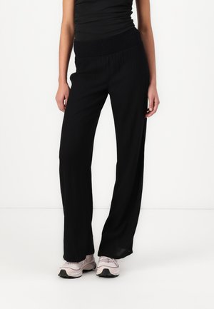 O'Neill JOHNNY SMOCKED WAIST PANTS - Trousers - black out