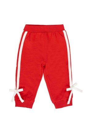 Rode peuterbroek met witte zijstreepjes en witte strikjes vlakbij de elastische enkelboorden, met een elastische tailleband.