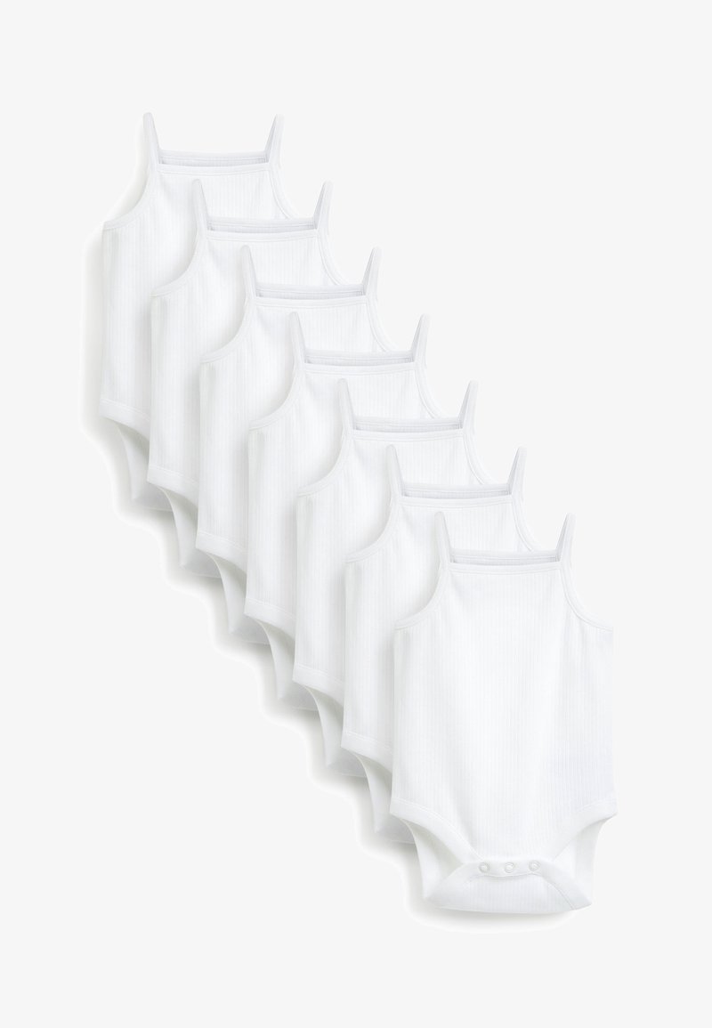 Ensemble de sept bodies pour bébés en coton blanc, avec des bretelles fines, un texture côtelée et des fermetures à pression au bas.