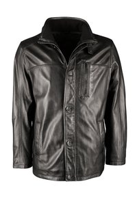 Schwarze Lederjacke mit einer vorderen Knopfleiste, hohem Kragen und einer Reißverschlusstasche auf der Brust. Glatte Textur mit sichtbaren Nahtdetails.