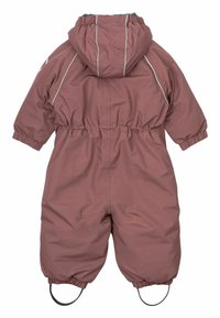 Roze geïsoleerde overall met een capuchon, elastische manchetten en reflecterende naden. Bevat lussen bij de enkels voor een veilige pasvorm. Soepele textuur.