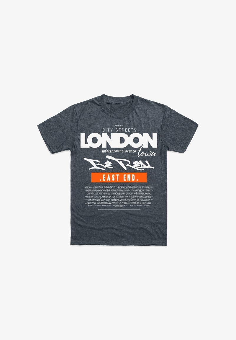 Tmavě šedé bavlněné tričko s výrazným bílým textem "LONDÝN" a oranžovými akcenty v graffitovém stylu, které ukazuje prvky městského designu.