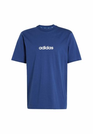 Marineblauwe katoenen t-shirt met korte mouwen en ronde hals, met een wit "adidas" logo over de borst. Strakke textuur, reguliere pasvorm.