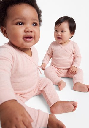 Copenhagen Colors, POINTELLE HEART CROSS OVER FULL BODY FEET UNISEX - Φόρμα ύπνου - dusty rose