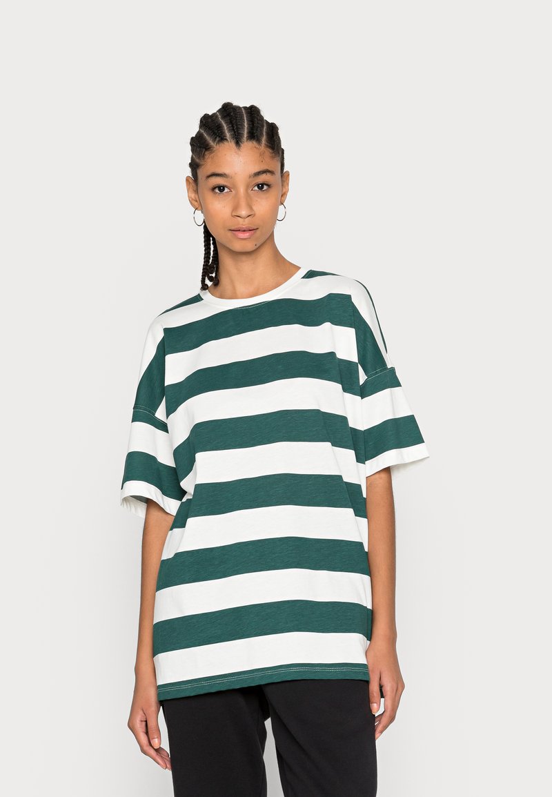 ONLY ONLMAY OVERSIZE STRIPE T Shirt Print June Bug Cloud Dancer only-onlmay-oversize-stripe-t-shirt-print-june-bug-cloud-dancer