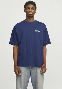 Jack & Jones JORROXBURY TYPE TEE CREW NECK - Apdrukāts T-krekls - ocean cavern